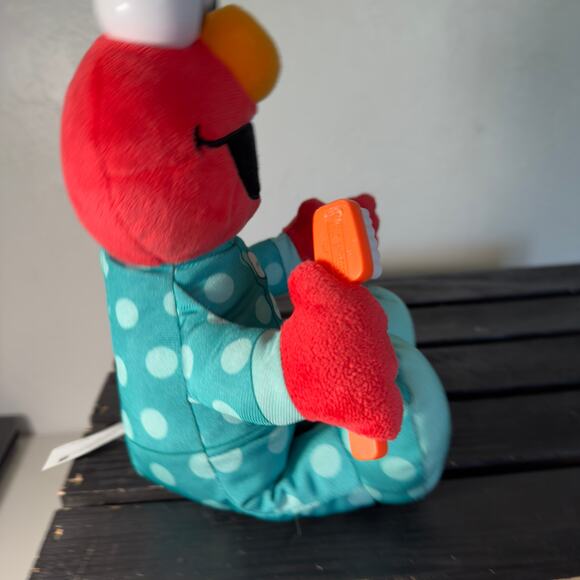 Sesame Street Talking Elmo Teaches Teeth Brushing-2019 - Picture 2 of 6